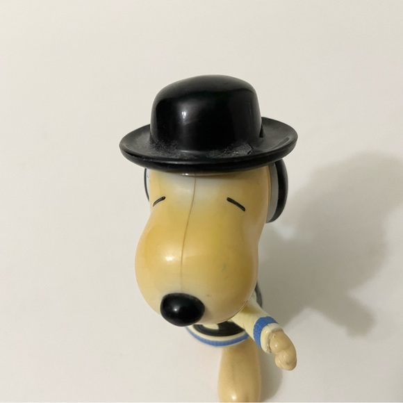 Snoopy World Tour Romania Figure Toy - Picture 6 of 12